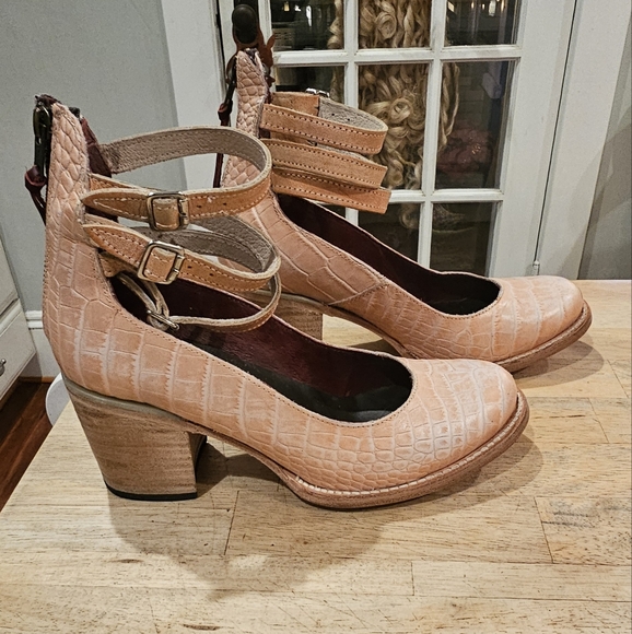 Rare Freebird Randi Crocodile-Embossed Pink/Blush EUC size 9 - Picture 3 of 7